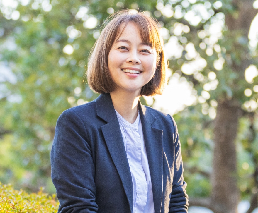 こどもと養親との双方向からこどもの生い立ちを整理する「ライフストーリーワーク」