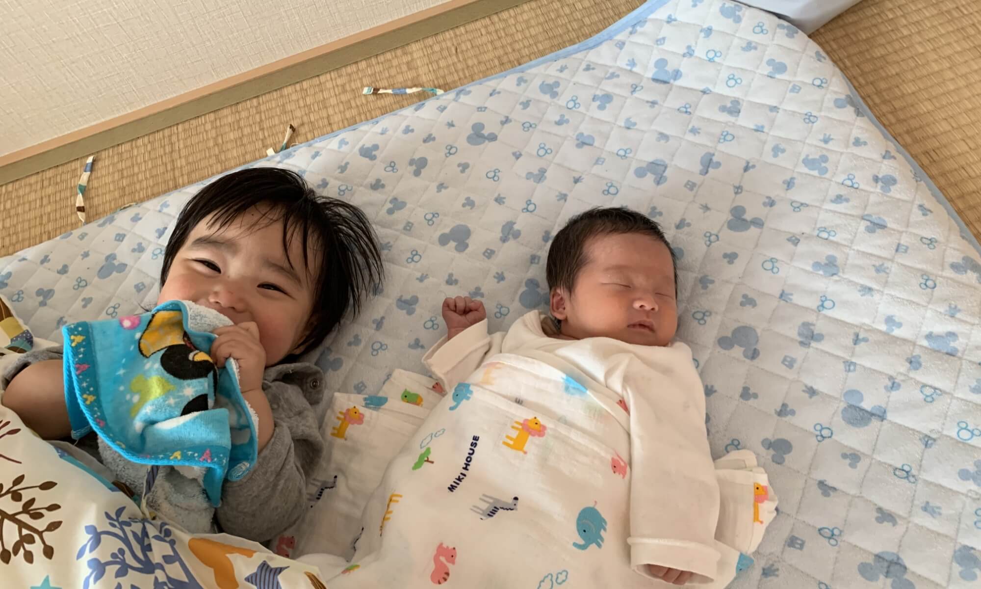 生後2週間のそらくんとりおくん